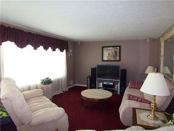 3rd image of 25 Bramblewood Ln W