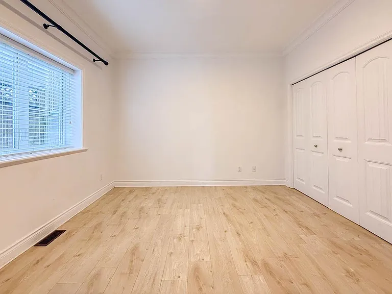 2307 Marine Dr — Photo 34