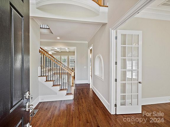 3rd image of 7512 Meadowgate Ln