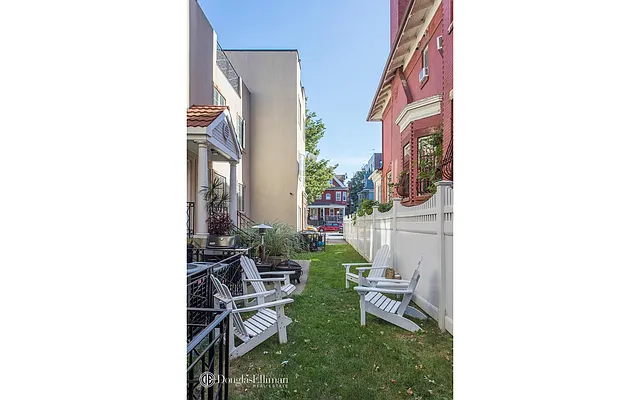 Sold by Douglas Elliman | media 19