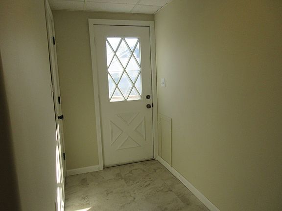 5th image of 210 1/2 W Wayne St