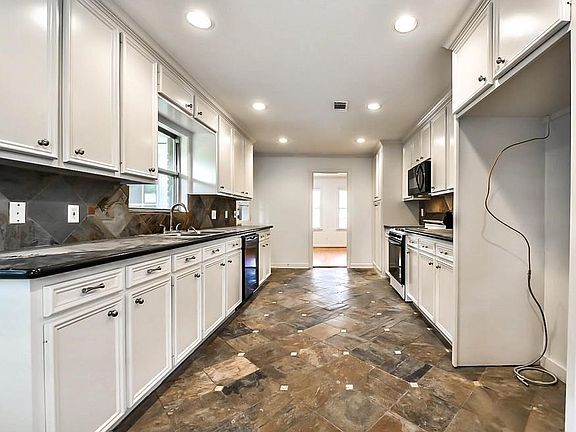 4th image of 5111 Creekbend Dr