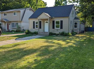 25478 6th St, Grosse Ile, MI 48138