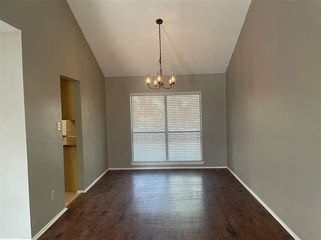 3 bed, 2.0 bath, 1853 sqft, $2,125 — Photo 4