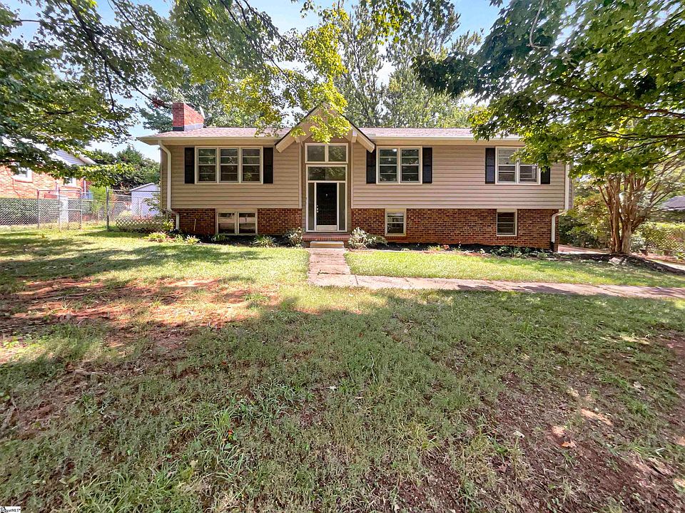1st image of 5 Broomfield Dr