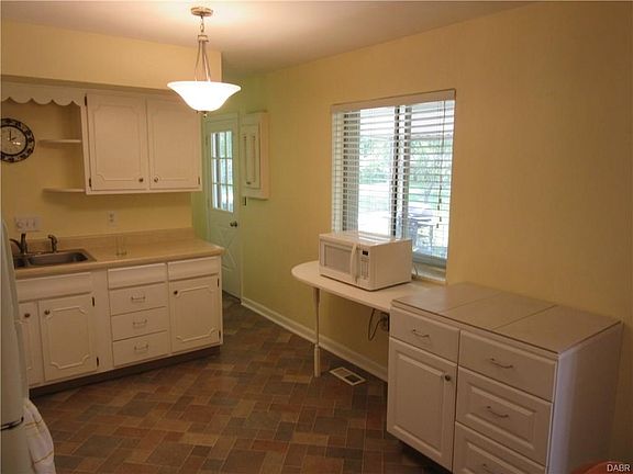 5th image of 2130 Southlea Dr
