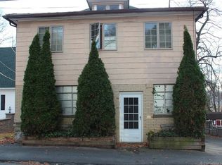 33 Neagle St, Naugatuck, CT 06770
