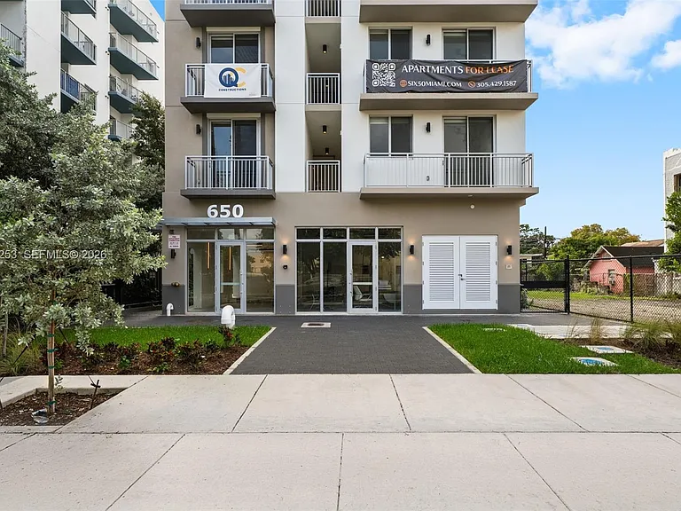 650 SW 1st St #305 — Photo 5
