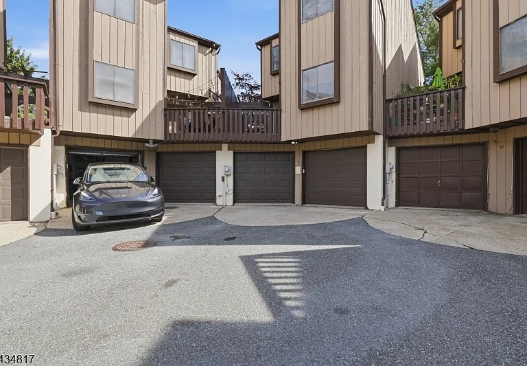 15 Delbarton Ct — Photo 36