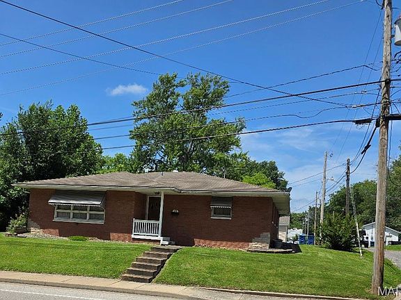 5th image of 618 Poplar St