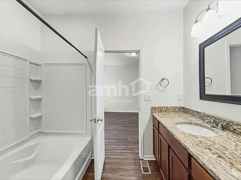 551 Reserve Ave — Photo 10