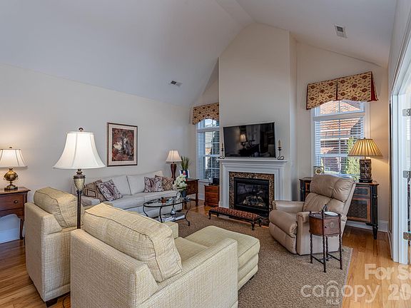 5th image of 375 Quinby Way