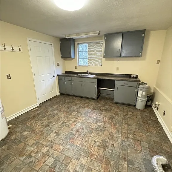 319 Windsor Rd — Photo 12
