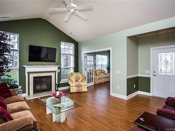 5th image of 2220 N Castle Ct #16A