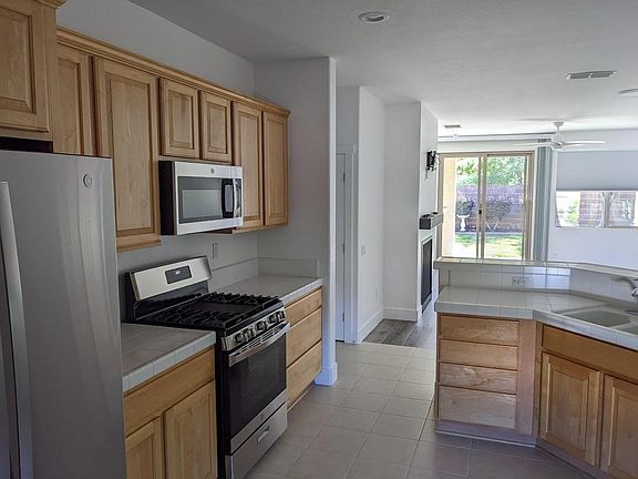 4th image of 515 Belladonna Ln
