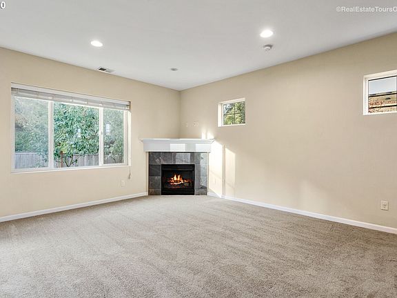 5th image of 4008 SE Discovery St