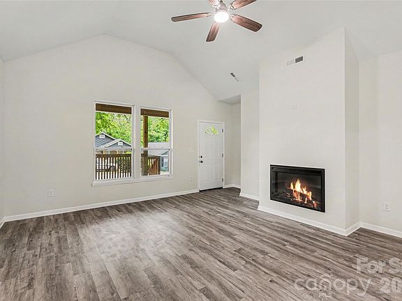 3rd image of 122 Johndy Ave
