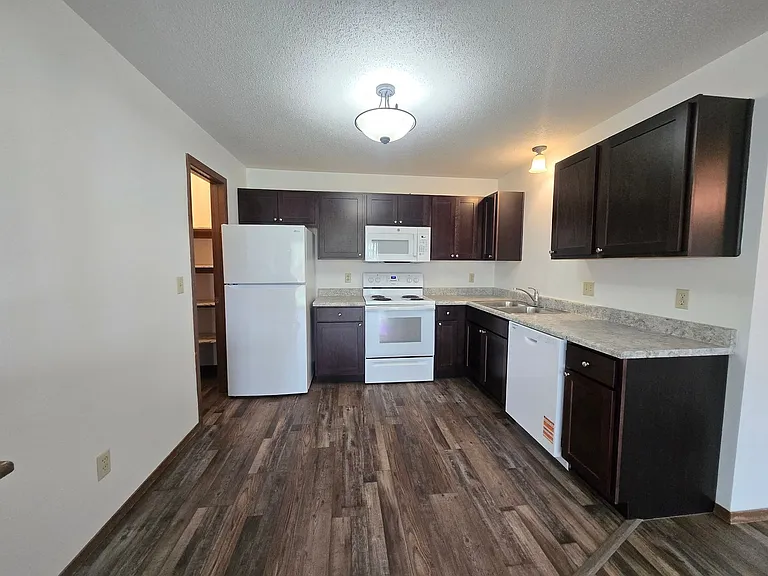 Pebble Creek Apartments — Photo 18