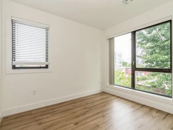 28-26 Vroom Street image 13 of 30