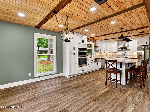 3rd image of 606 Briarwood Ln