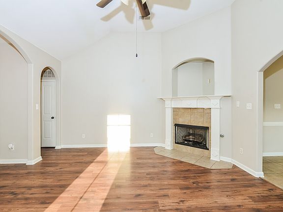 5th image of 6213 Arlington Ln