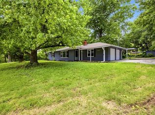 11008 Grandview Rd, Kansas City, MO 64137
