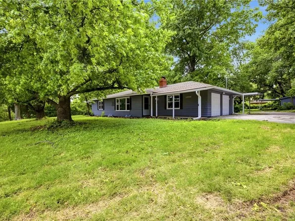 11008 Grandview Rd, Kansas City, MO 64137