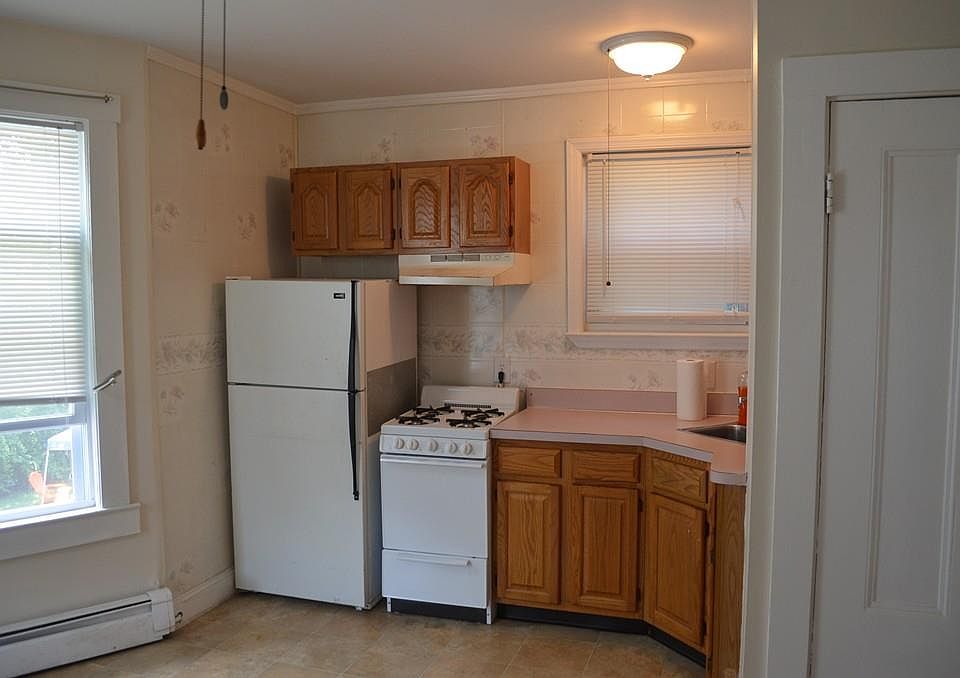 2nd image of 10 Judson St APT 1F