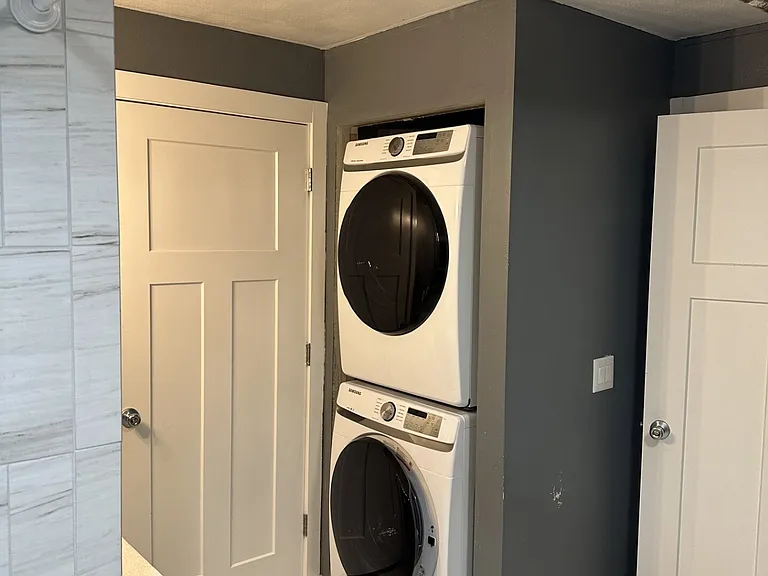 225 N Pioneer Ave — Photo 6