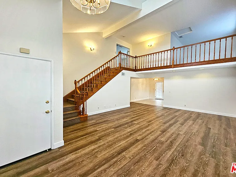 7556 Thousand Oaks Dr — Photo 3