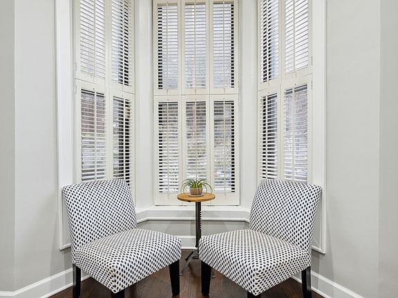 4th image of 857 N Dearborn St #1
