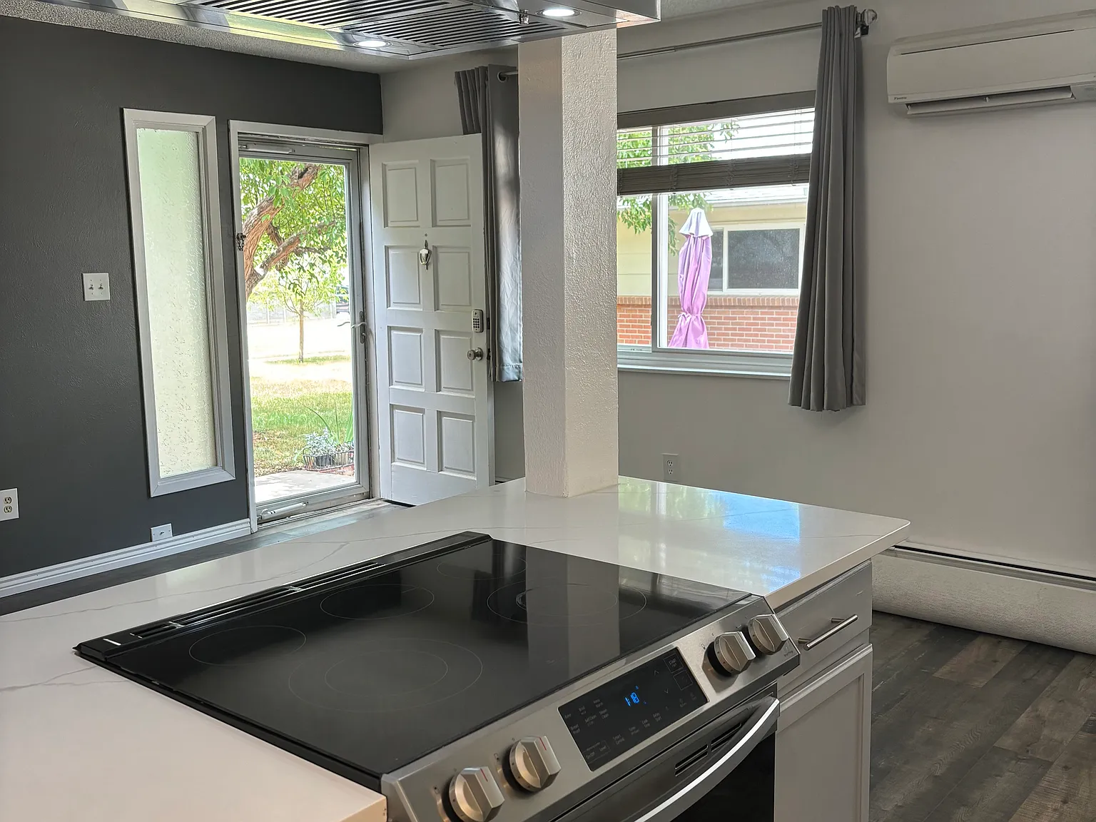 2 bed, 922 sqft, $2,000 — Photo 2