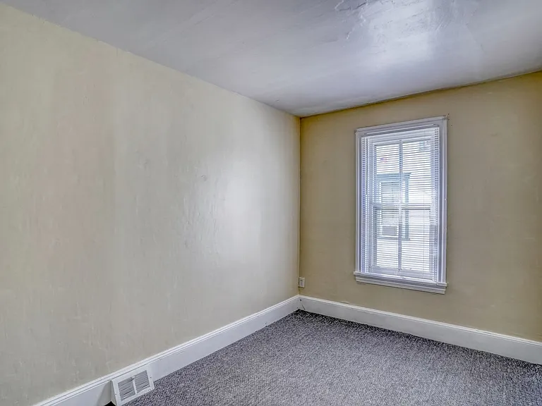 132 W Mount Vernon St — Photo 15