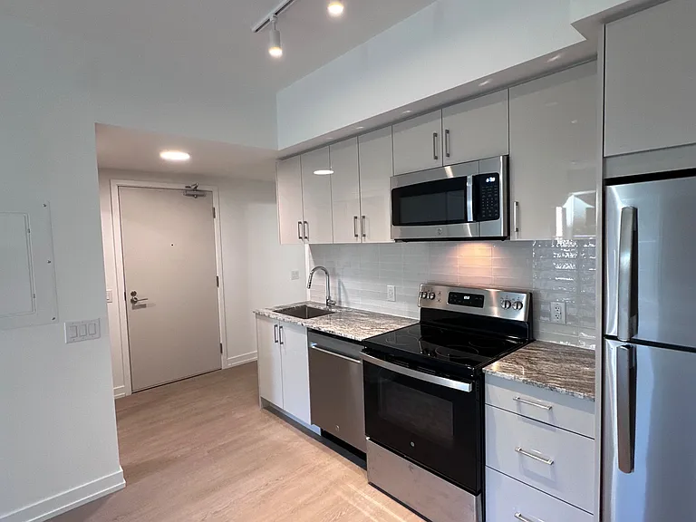 4010 Eglinton Ave W #403 — Photo 13