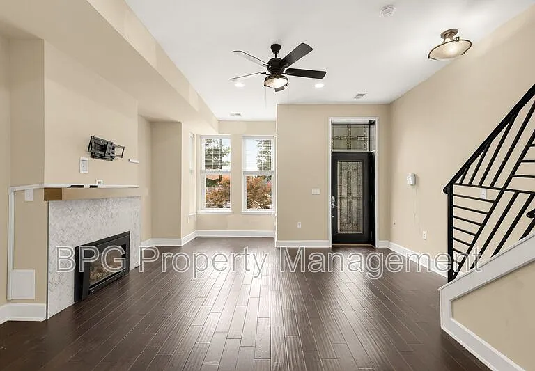 1027 7th St NE — Photo 26