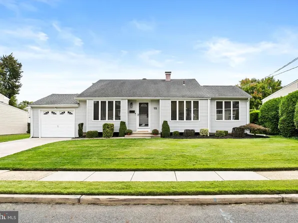 15 Ovington Dr, Hamilton, NJ 08620