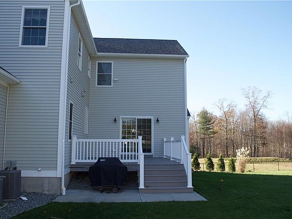 4th image of 11 Lincoln Meadows Dr