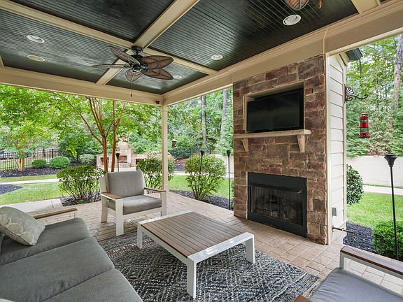 4th image of 42 Serenia Cir