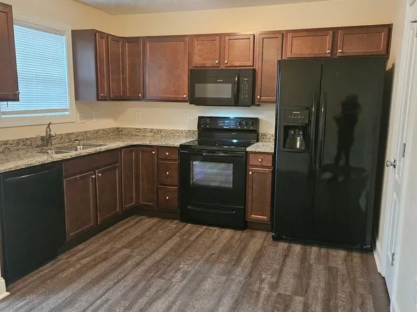 625 Twisted Oak Dr NW, Christiansburg, VA 24073