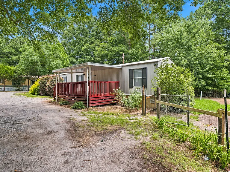 1046 Artic Loop — Photo 25
