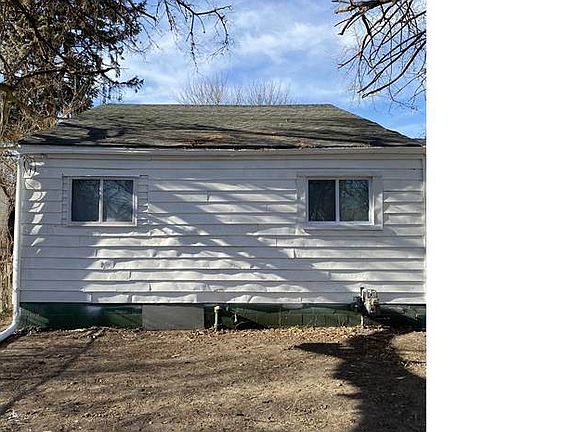 3rd image of 19380 Greeley St