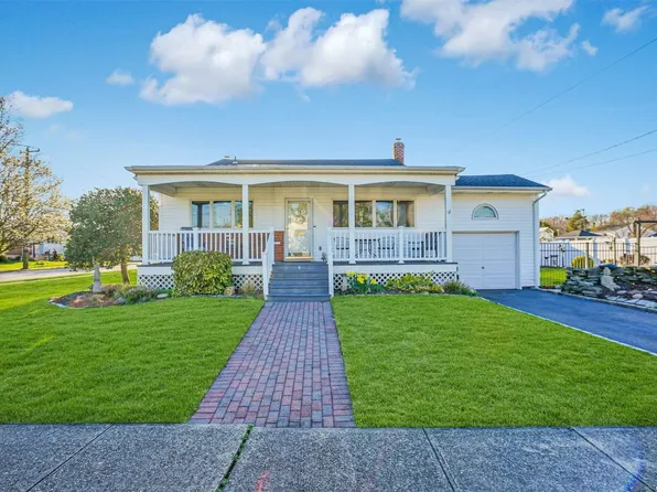 4 Cashaw Place, Massapequa Park, NY 11762