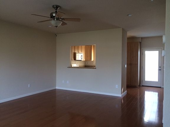 4th image of 10136 Ellenwood Ave Unit 6
