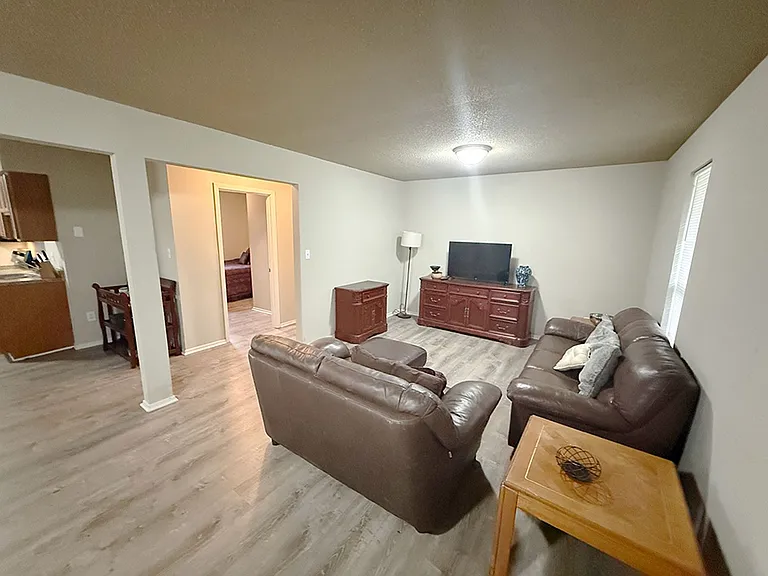 212 Wheaton Ct — Photo 3