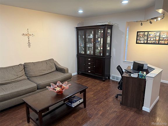 5th image of 12395 Canterbury Dr