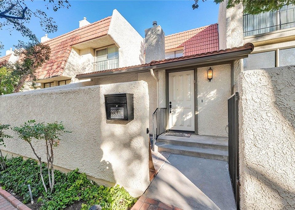 1st image of 22307 Erwin St #1/2