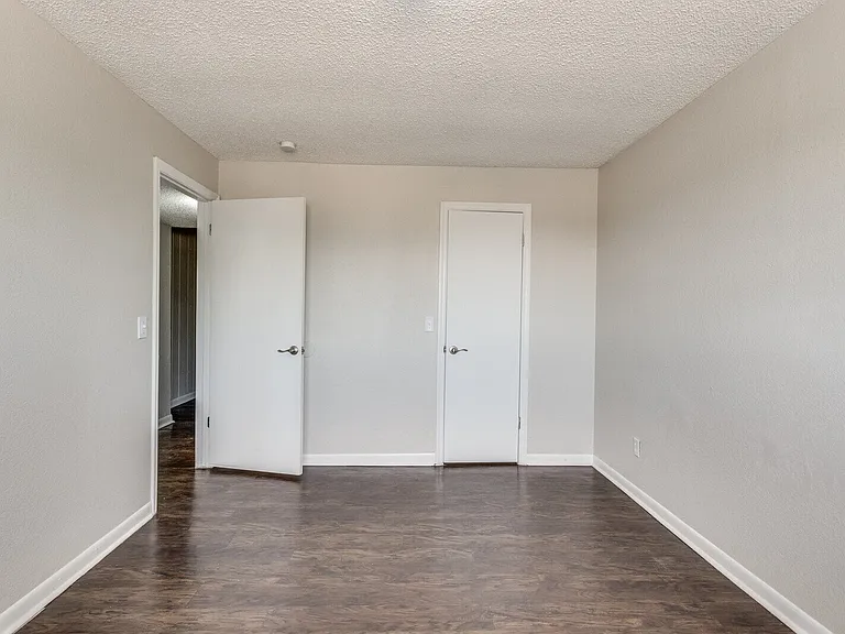 817 SW 23rd St #6 — Photo 35