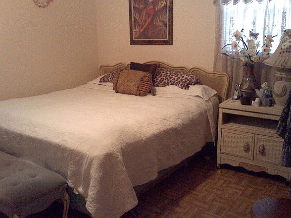 large master bedroom w/full 