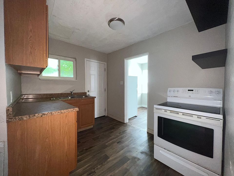 1st image of 2408 S Dixie Dr #2408