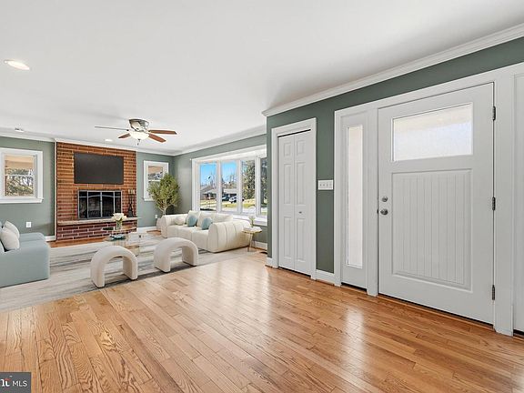5th image of 8966 Chapel Ave